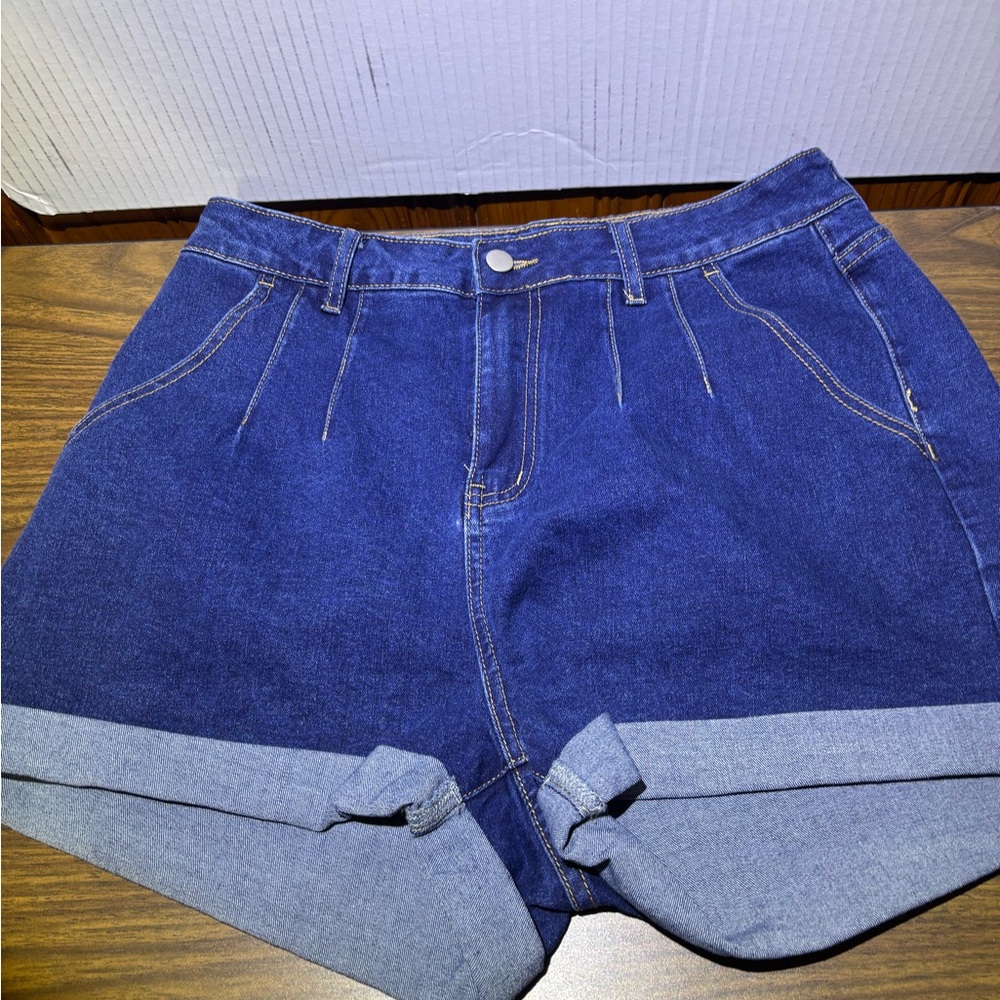 SHEIN 0XL Blue Denim Shorts  2 pockets in front 2 & back legs are 10” W 14” L